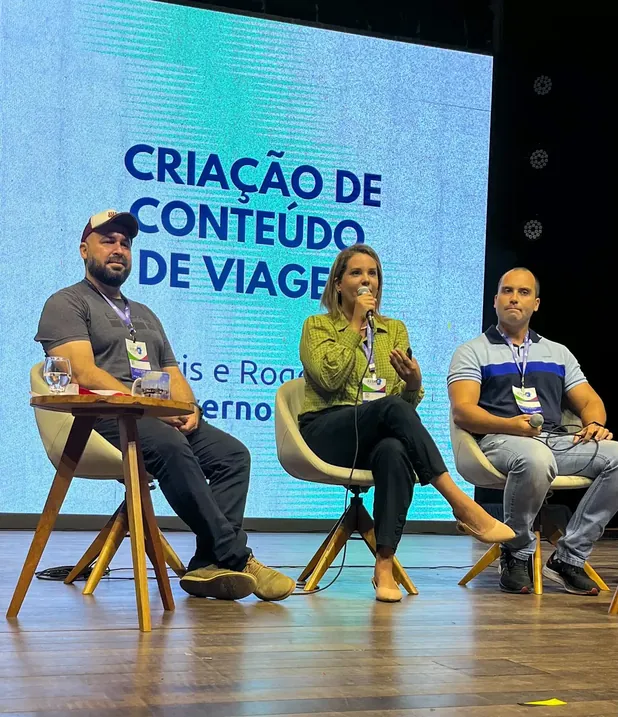 Cris Herzog em painel sobre criação de conteúdo de viagem
